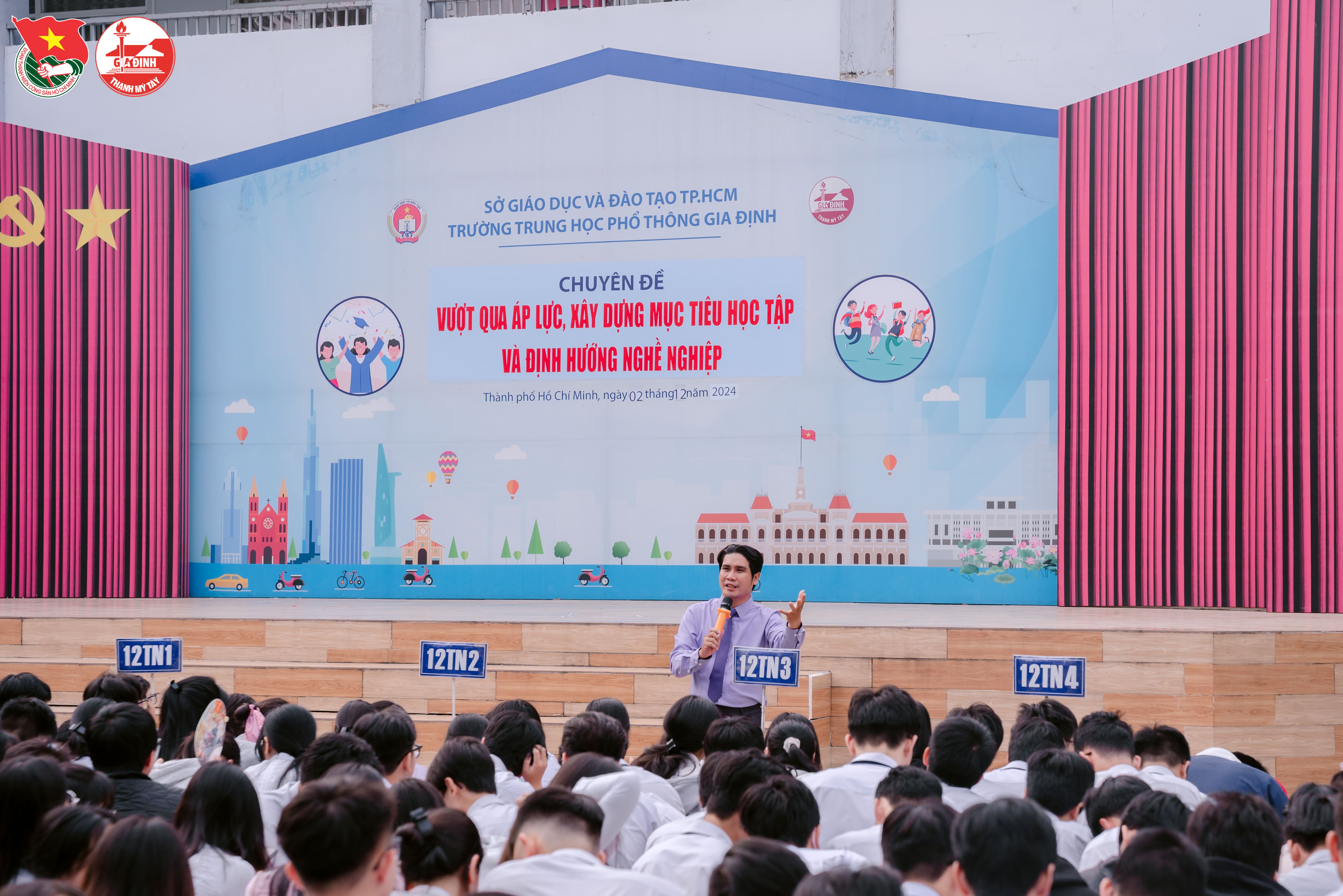 Chuyên đề: “Vượt qua áp lực, xây dựng mục tiêu học tập và định hướng nghề nghiệp”