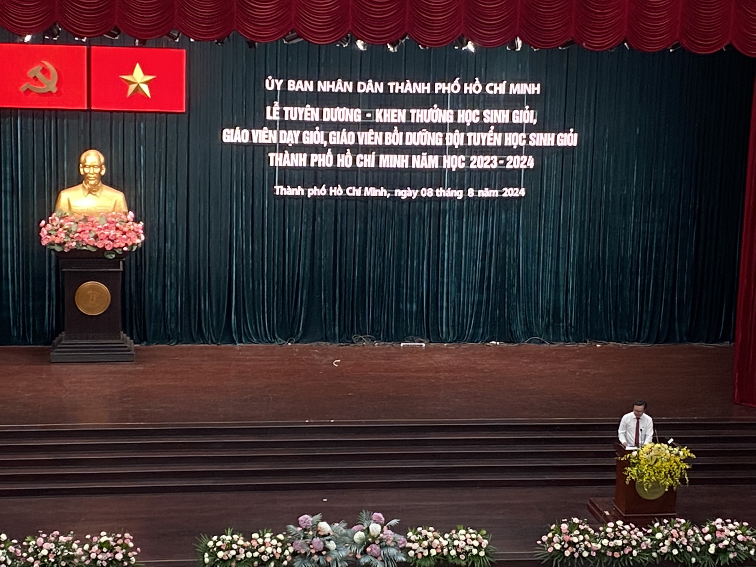 Lễ tuyên dương – khen thưởng học sinh giỏi, giáo viên dạy giỏi, giáo viên bồi dưỡng đội tuyển học sinh giỏi thành phố Hồ Chí Minh năm học 2023 – 2024