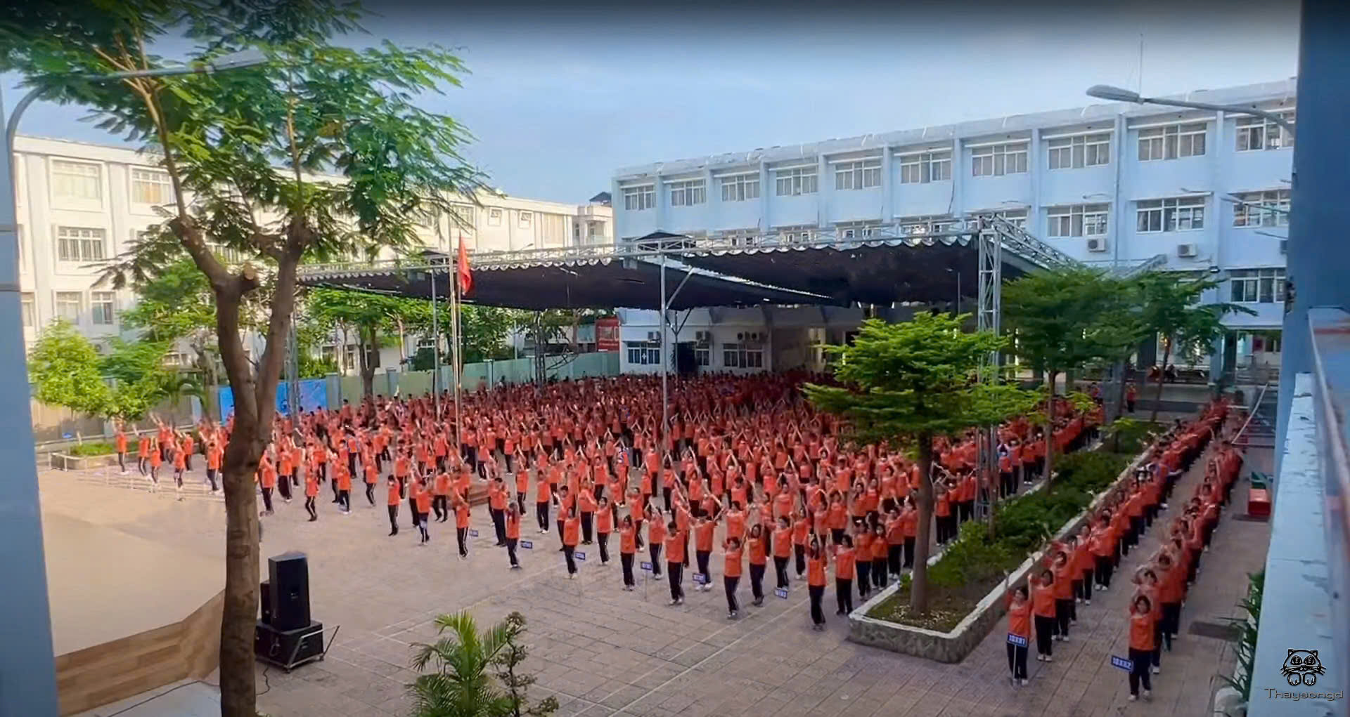 Hội trại chào đón khối 10 – Những mảnh ghép sắc màu