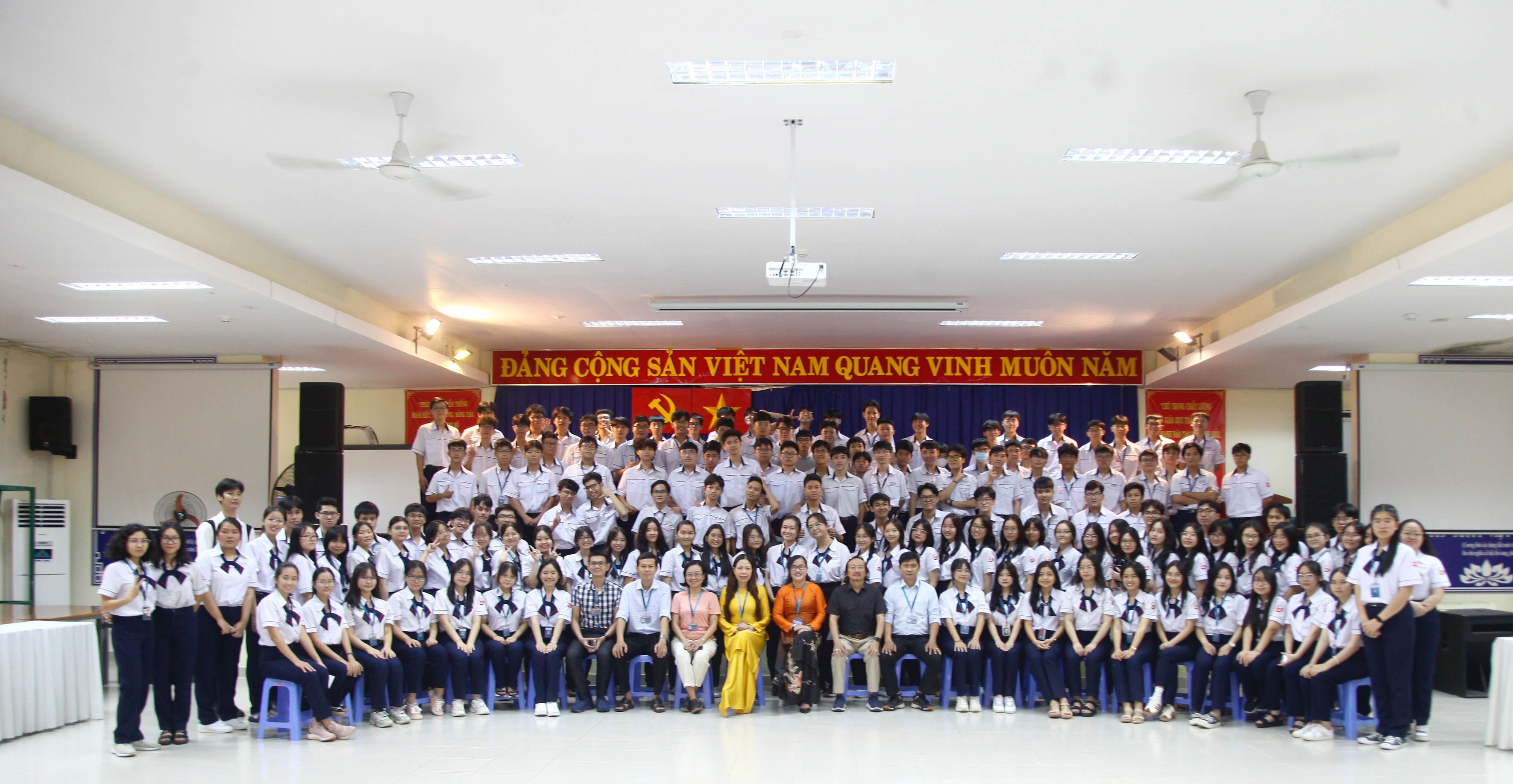 Lễ ra quân kỳ thi chọn đội tuyển học sinh giỏi tham gia kì thi chọn học sinh giỏi cấp quốc gia THPT khóa ngày 20,21/9/2024
