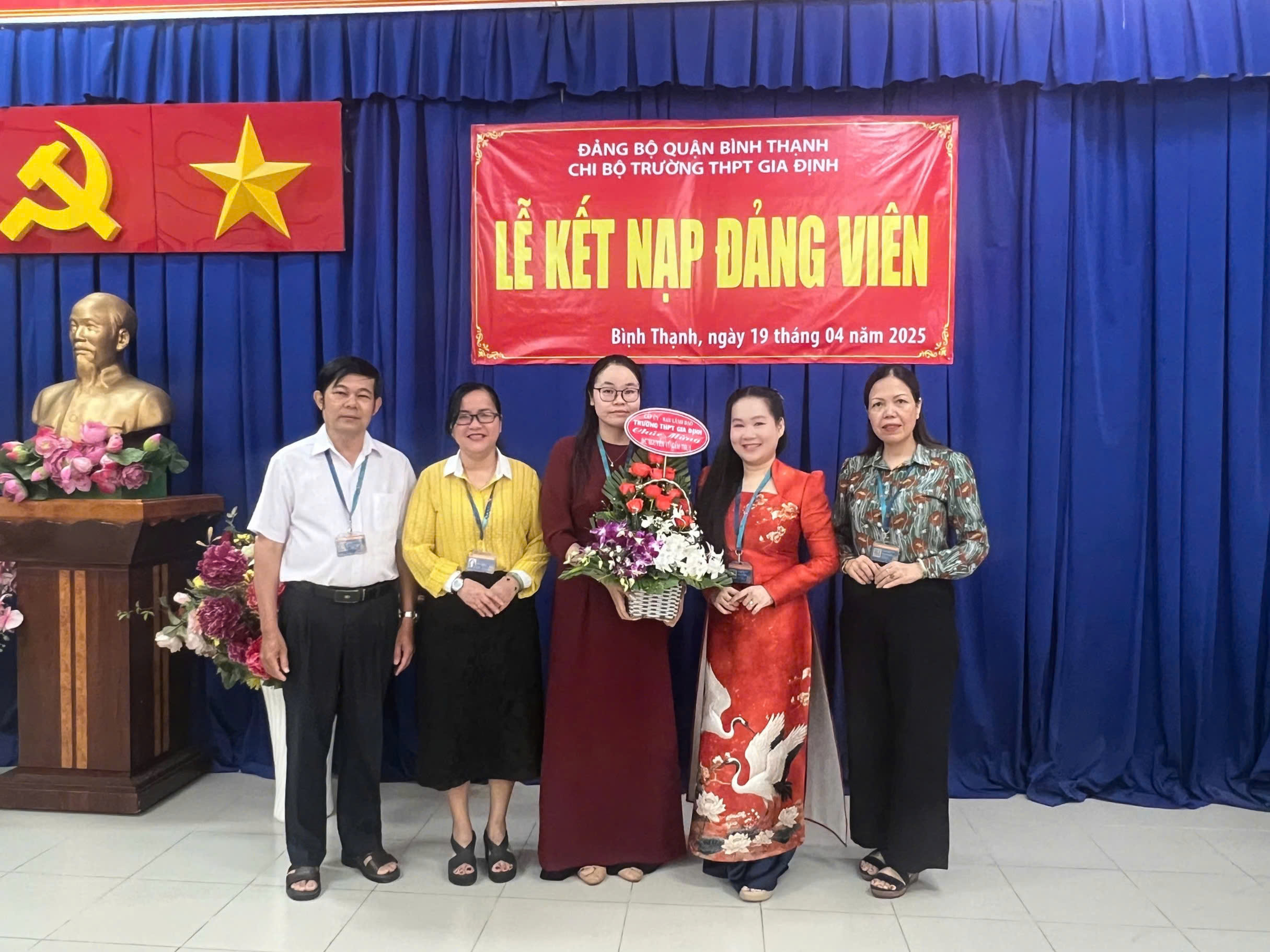 Lễ Kết nạp Đảng viên mới - Đồng chí Nguyễn Vũ Cẩm Thúy