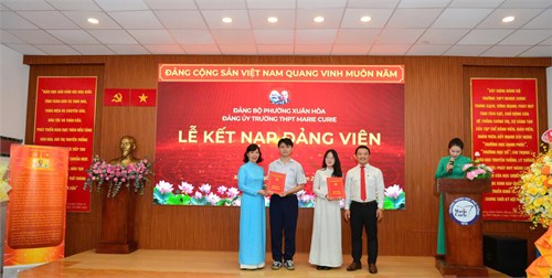 Học sinh Marie Curie vinh dự được kết nạp Đảng nhân kỷ niệm 136 năm Ngày sinh Chủ tịch Hồ Chí Minh
