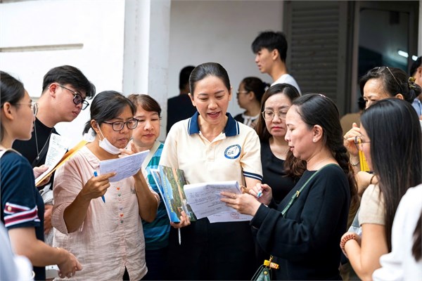 Ban tư vấn tuyển sinh Trường THPT Marie Curie sẵn sàng đồng hành cùng tân học sinh khối 10 năm học 2026 – 2027